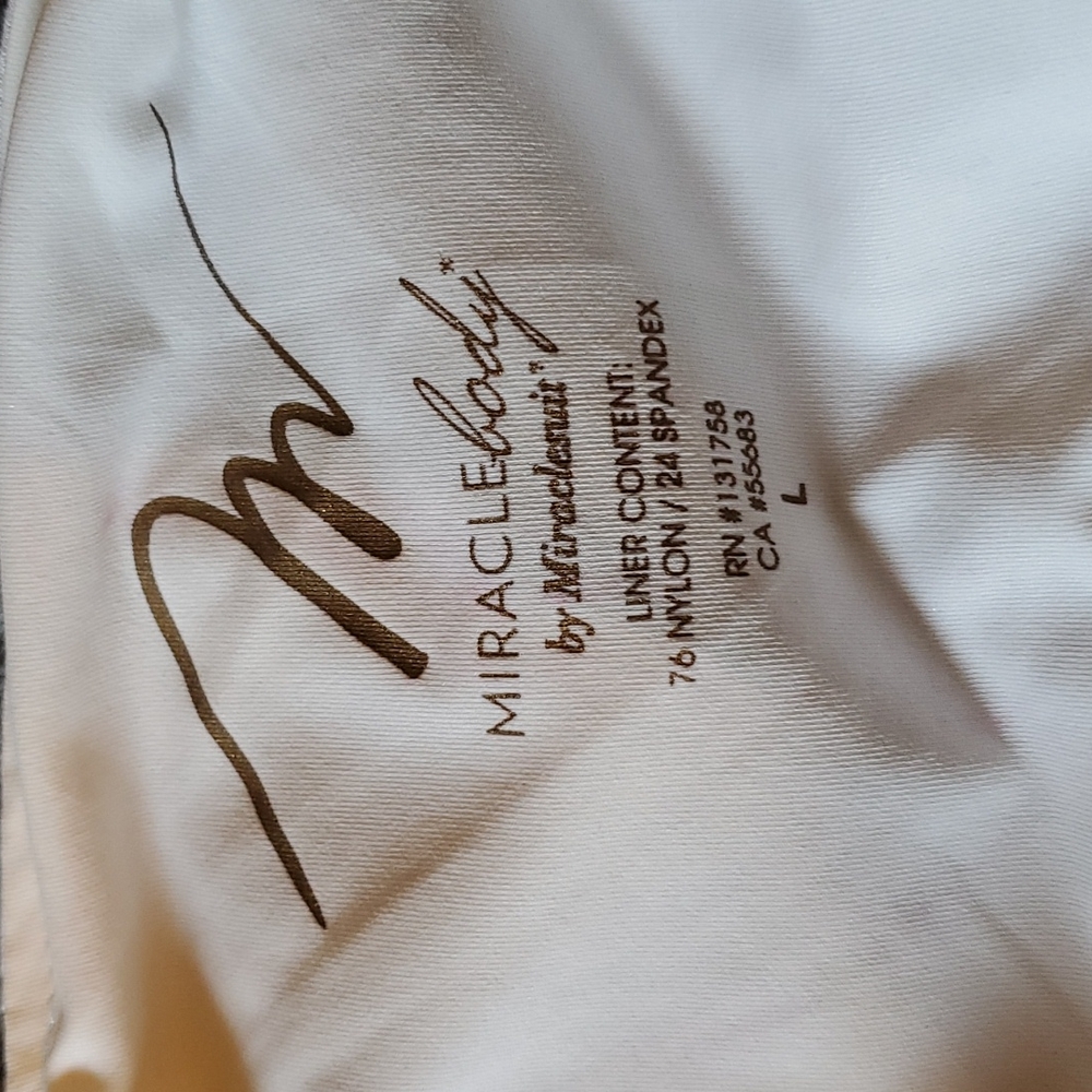 V neck top. 3/4 sleeves